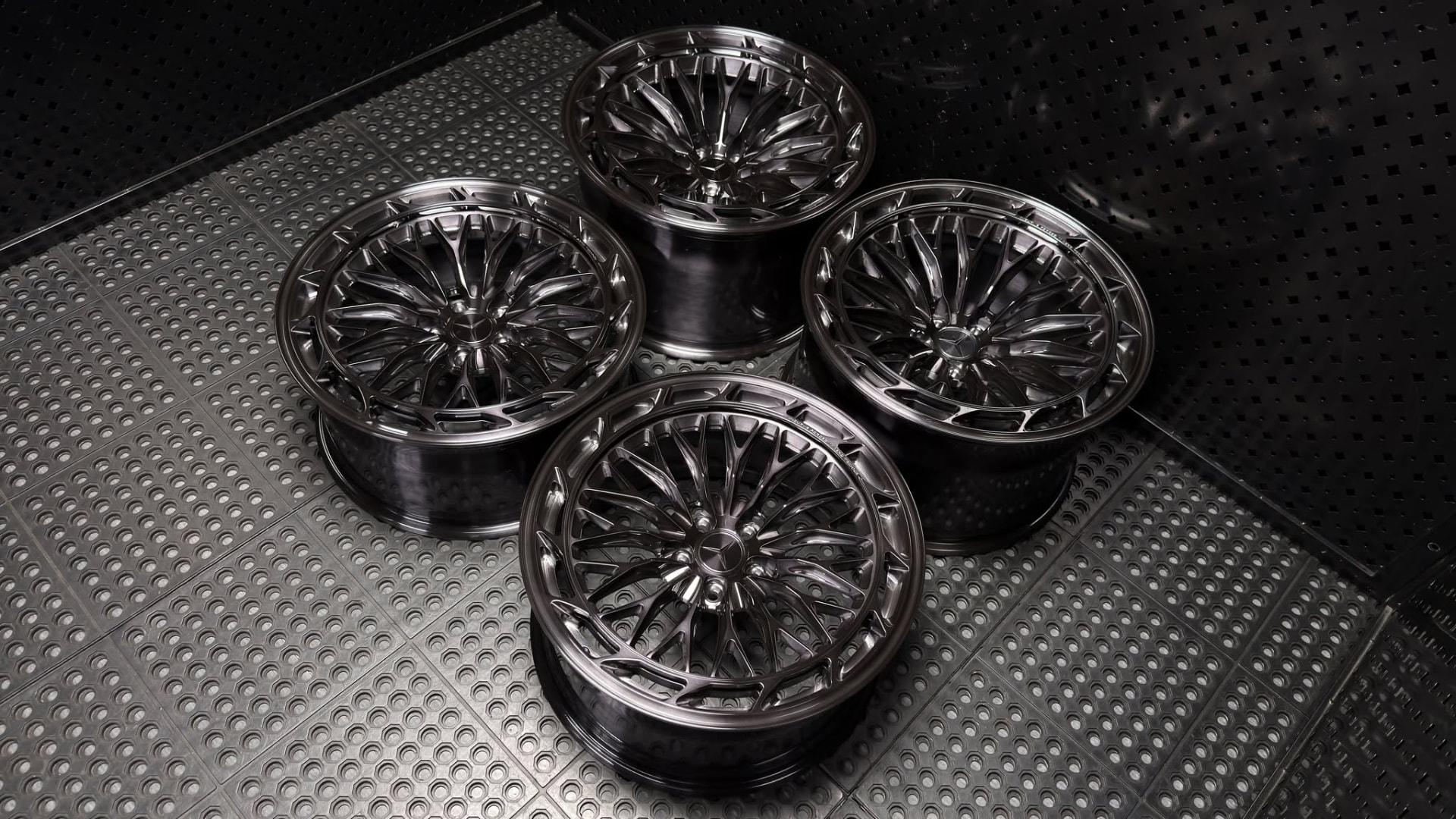 Set of four Incurve forged wheels in gloss dark finish